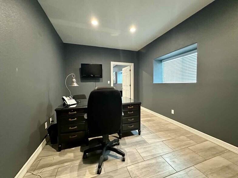 More Photos Of 8351 Bryant Dr, Silsbee Warehouse For Sale