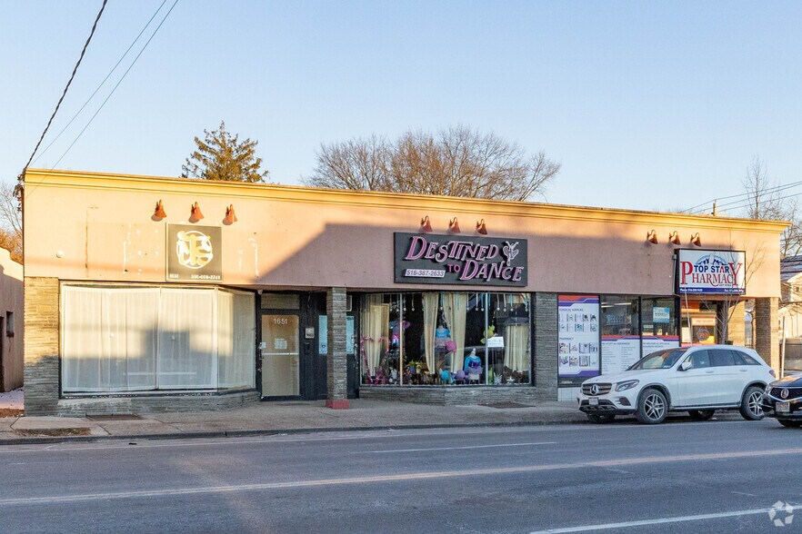 More Photos Of 1651-1655 Grand Ave, Baldwin Storefront For Sale