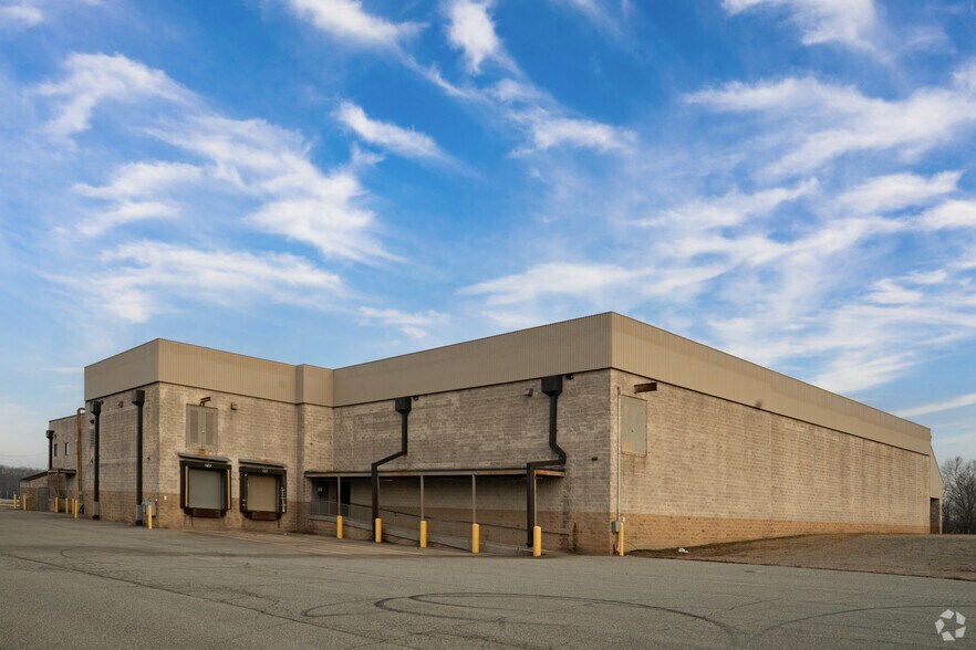 More Photos Of 5201 Chippenham Crossing Ctr, Richmond Storefront For Lease