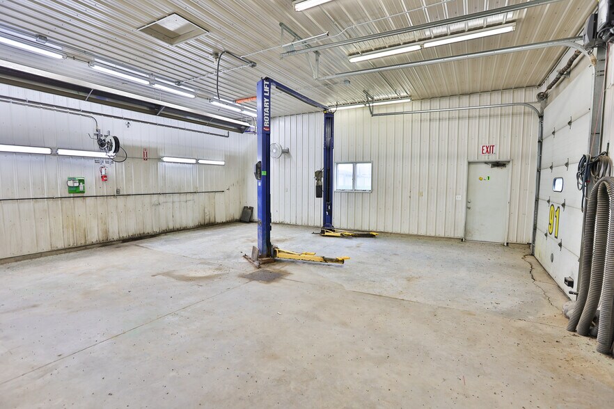 More Photos Of 129 2nd St, Webster City Light Manufacturing For Sale