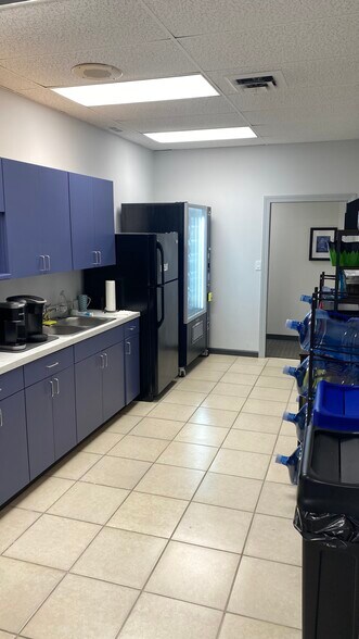 More Photos Of 3131 Westinghouse Blvd, Charlotte Flex For Lease