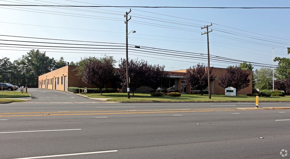 More Photos Of 5500 N Tryon St, Charlotte Schools For Lease