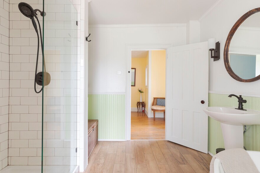 More Photos Of 538 N Harpersfield Rd, Jefferson Specialty For Sale