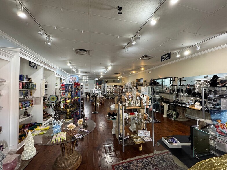 More Photos Of 1476 Main St, Sarasota Storefront For Sale