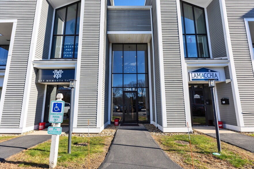 More Photos Of 254 N Broadway, Salem Storefront Retail Office For Sale