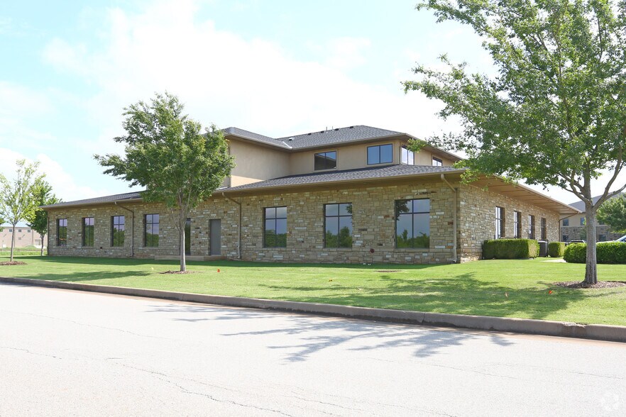Primary Photo Of 2529 S Kelly Ave, Edmond Office For Lease