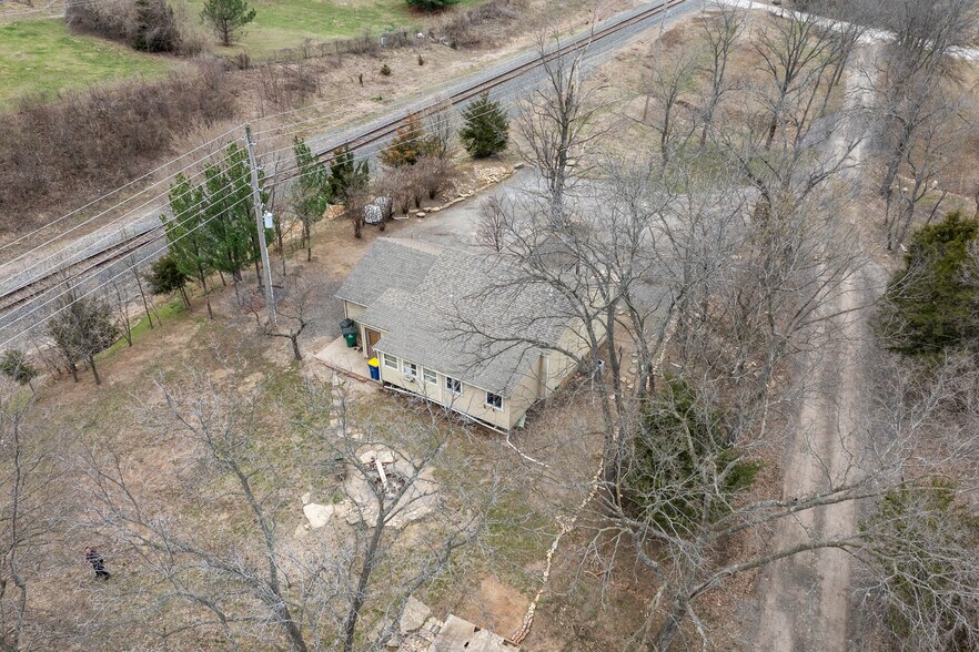 More Photos Of 814 SE Sunnyside School Rd, Blue Springs Warehouse For Sale