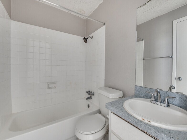 More Photos Of 2718 Sherman St, Grand Prairie Apartments For Sale