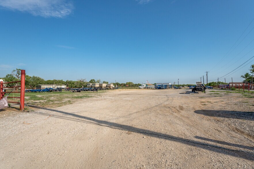 More Photos Of 4515 Smith Rd, Von Ormy Truck Terminal For Lease