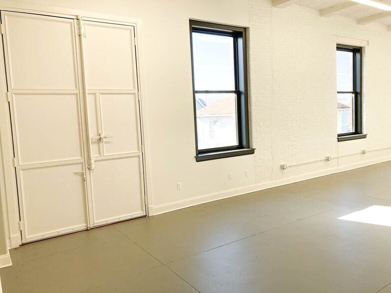 More Photos Of 145 Clove Rd, Staten Island Warehouse For Lease