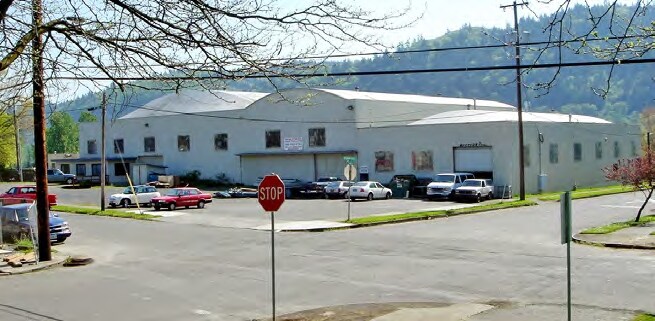 More Photos Of 8638 N Crawford St, Portland Warehouse For Lease