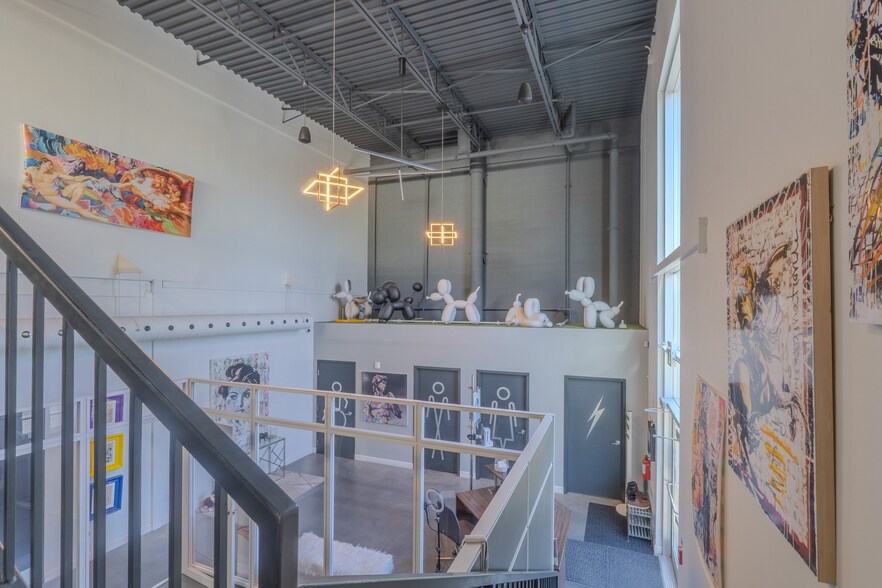 More Photos Of 525 Rue Sagard, St-Bruno-de-Montarville Warehouse For Sale