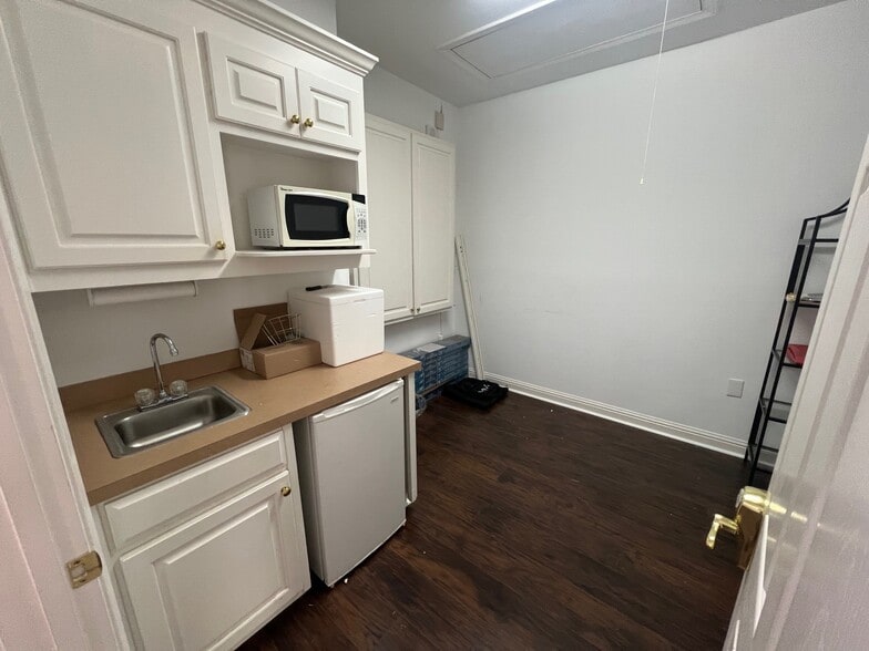 More Photos Of 5041 Dallas Hwy, Powder Springs Office For Sale