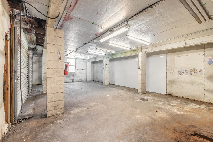 More Photos Of 82 N Yonge St, Ormond Beach General Retail For Sale