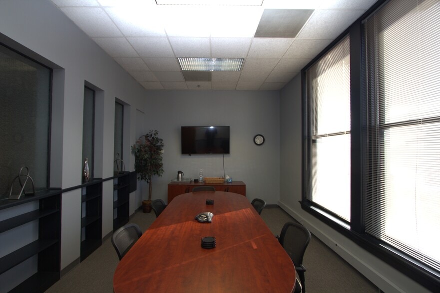 More Photos Of 100-104 N Main St, Saint Charles Office For Lease