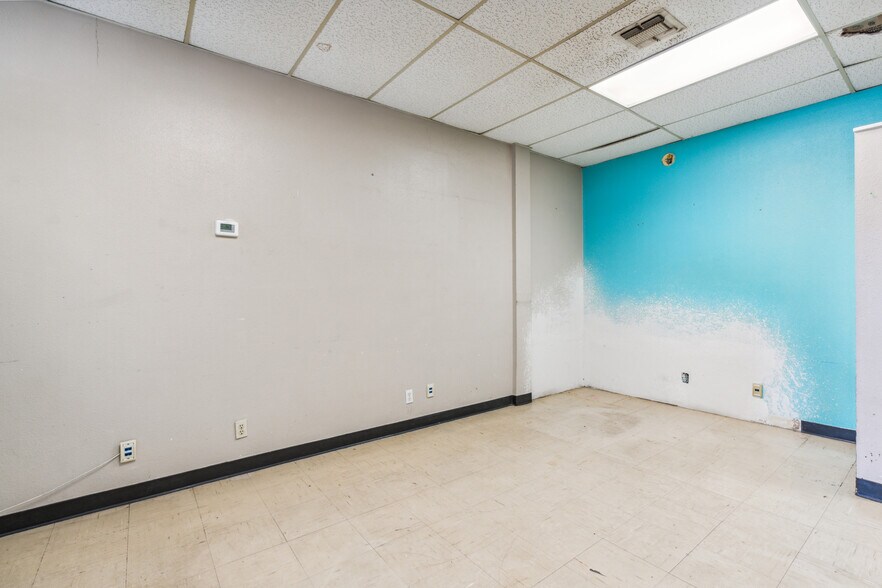 More Photos Of 2800 NE Loop 410, San Antonio Light Distribution For Lease