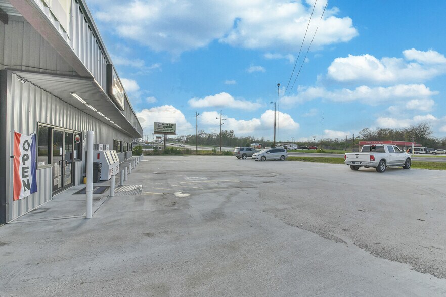 More Photos Of 3762 Highway 19, Riverside General Retail For Sale