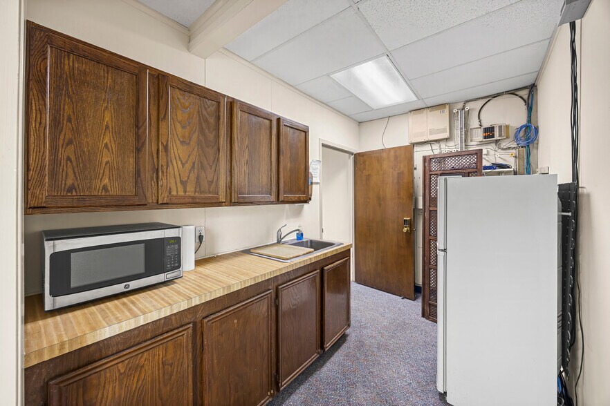 More Photos Of 105 Commercial Cir, Conroe Medical For Sale