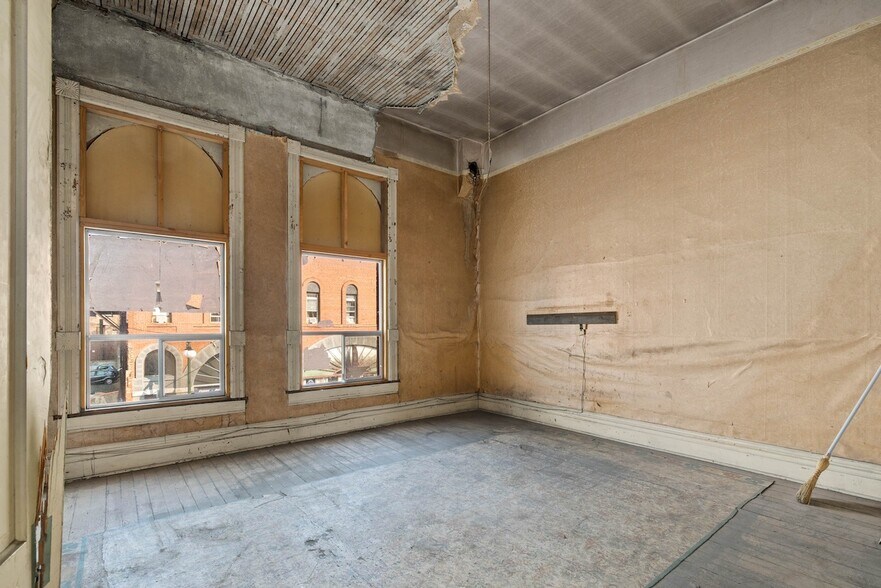 More Photos Of 313 N Main St, Ellensburg General Retail For Sale