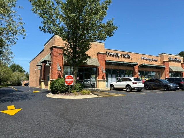 More Photos Of 650 E Terra Cotta Ave, Crystal Lake Unknown For Lease
