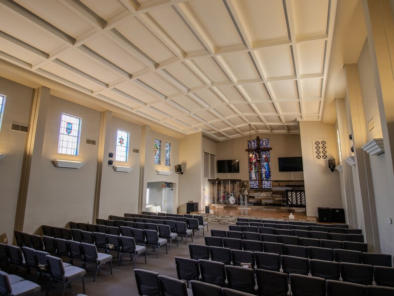 More Photos Of 240 E Fresno St, Dinuba Religious Facility For Sale
