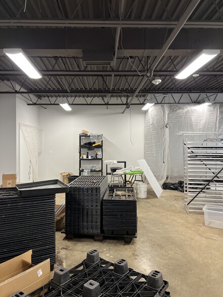 More Photos Of 251-255 Exchange Pl, Herndon Light Distribution For Lease