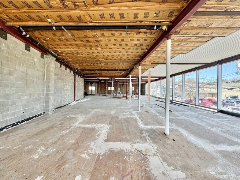 More Photos Of 115 E Main St, Smithtown Storefront For Lease