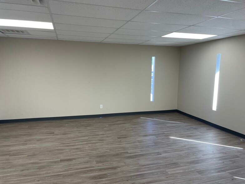 More Photos Of 3149 Lodge Rd, Huntsville Warehouse For Lease