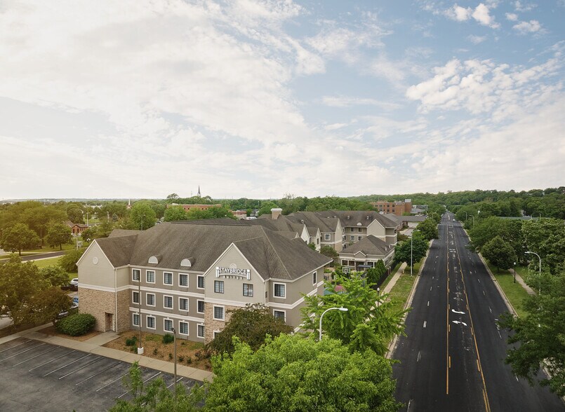 More Photos Of 300 W Romeo B Garrett Ave, Peoria Hotel For Sale