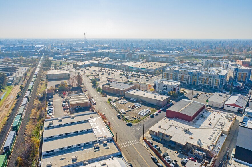 More Photos Of 6500 Elvas Ave, Sacramento Warehouse For Lease