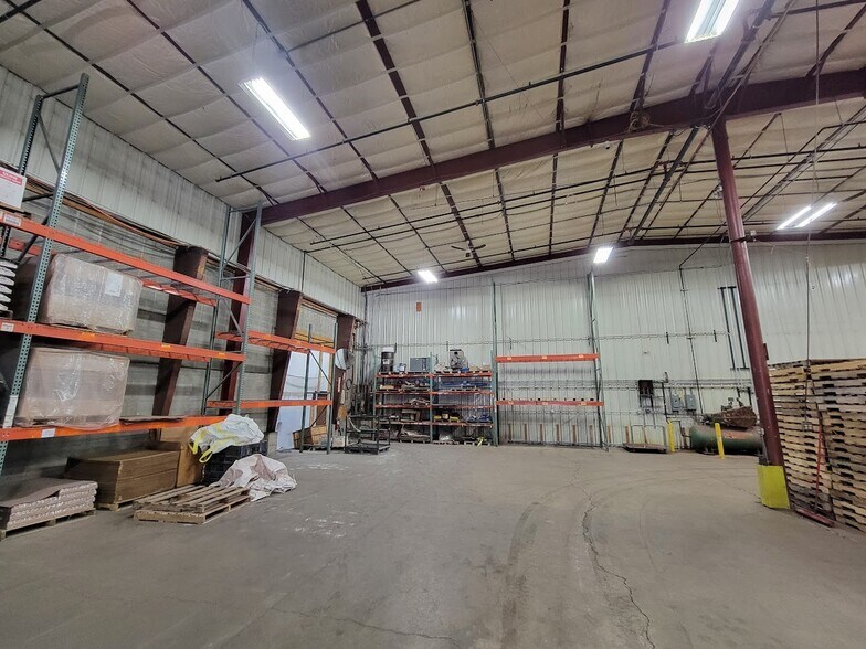 More Photos Of 3658 W 6th St, Goodview Industrial For Lease