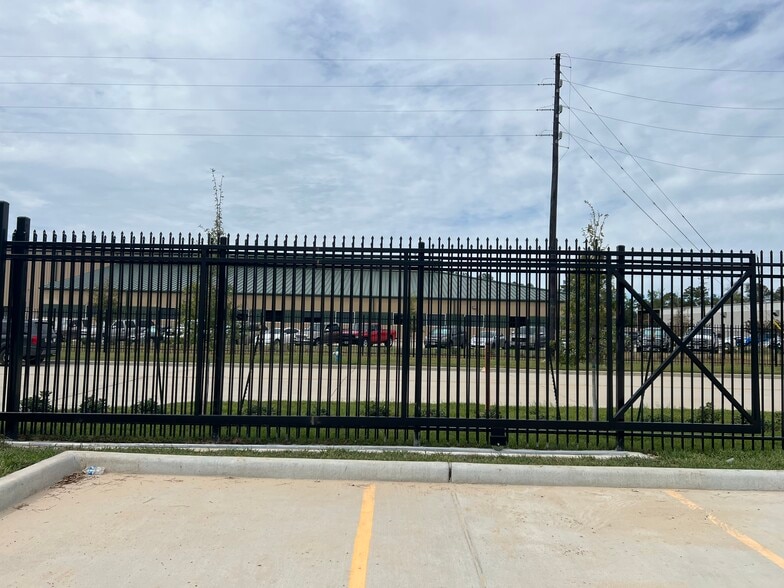 More Photos Of 18630 Intercontinental Crossing Dr, Houston Warehouse For Lease