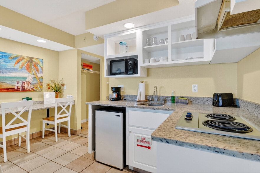 More Photos Of 1014 N Atlantic Ave, Daytona Beach Hotel For Sale