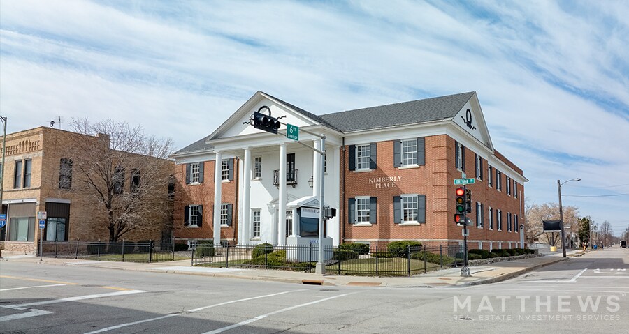 More Photos Of 601 Oregon St, Oshkosh Office For Lease