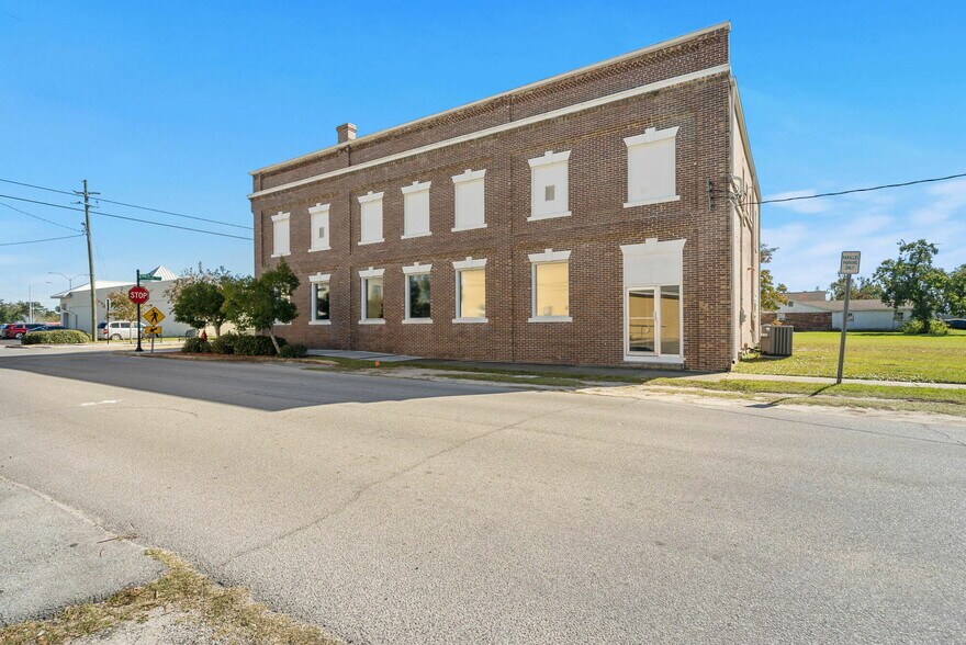 More Photos Of 900 Florida Ave, Lynn Haven Office For Sale