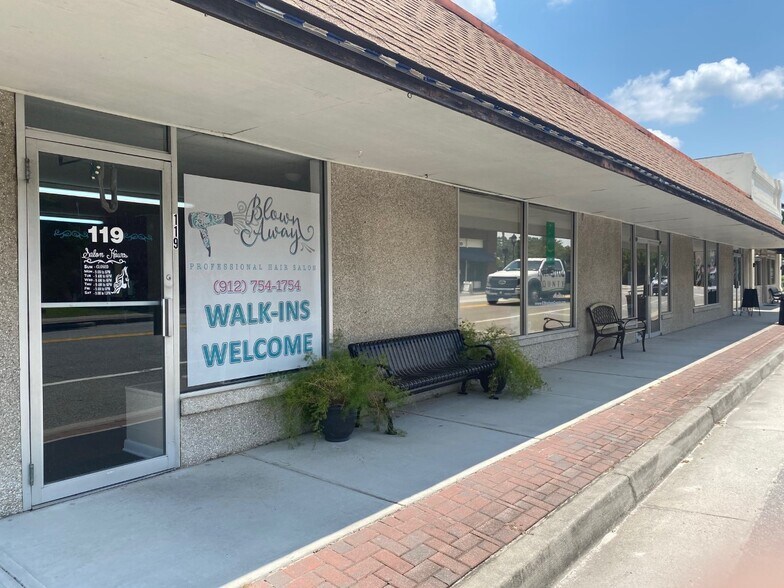 More Photos Of 123 S Laurel St, Springfield Storefront Retail Office For Sale