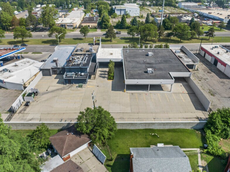 More Photos Of 21413 W 8 Mile Rd, Detroit Sports And Entertainment For Sale