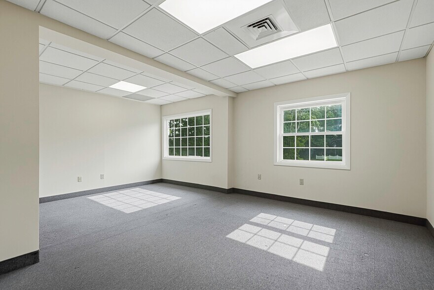 More Photos Of 37 Pierce St, Northborough Office For Sale