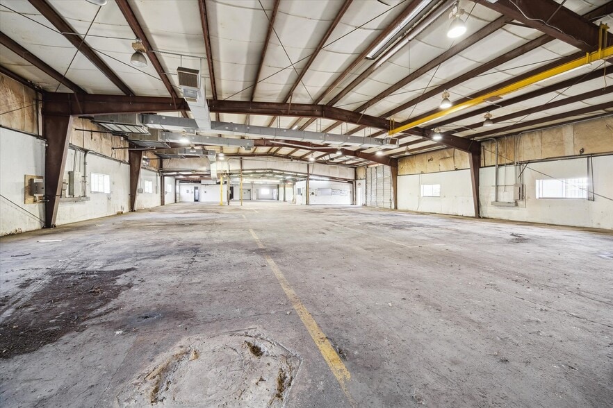 More Photos Of 9130 Wayfarer Ln, Houston Manufacturing For Sale