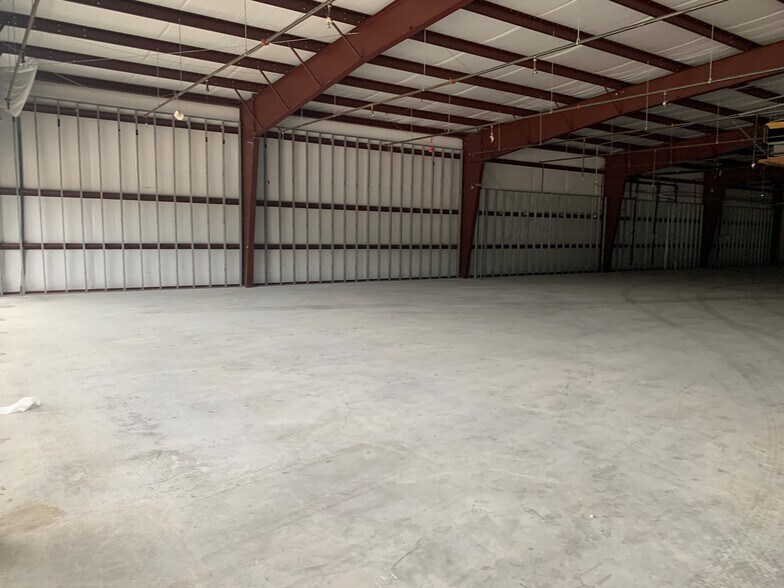 More Photos Of 5457 W Davis St, Conroe Unknown For Lease