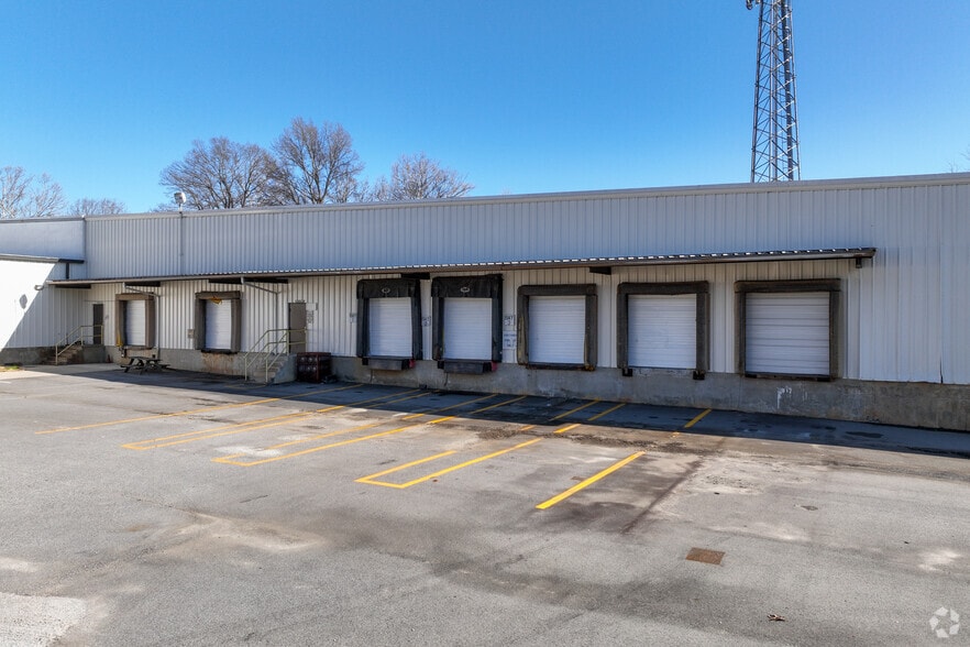 More Photos Of 501 W Camel St, Greensboro Warehouse For Lease