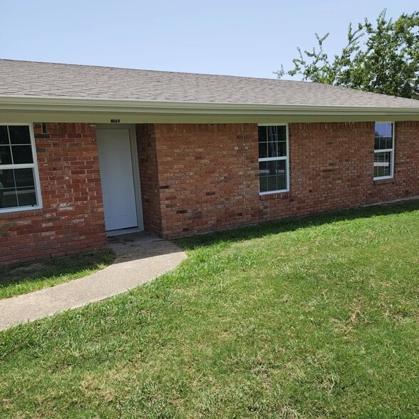 More Photos Of 3227 Country Rd 2004, Corsicana Apartments For Sale