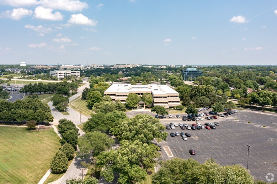 More Photos Of 55 Shuman Blvd, Naperville Office For Lease