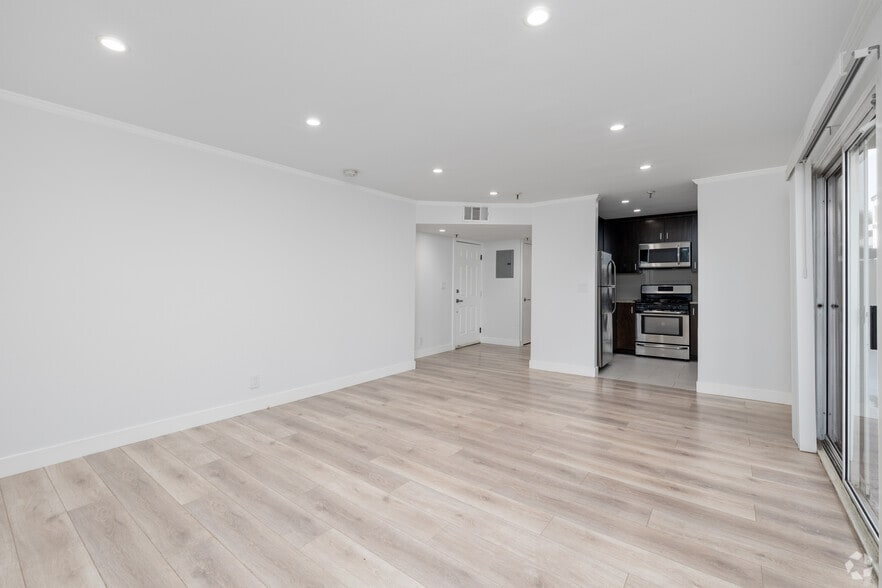 More Photos Of 6543 Franklin Ave, Hollywood Apartments For Sale