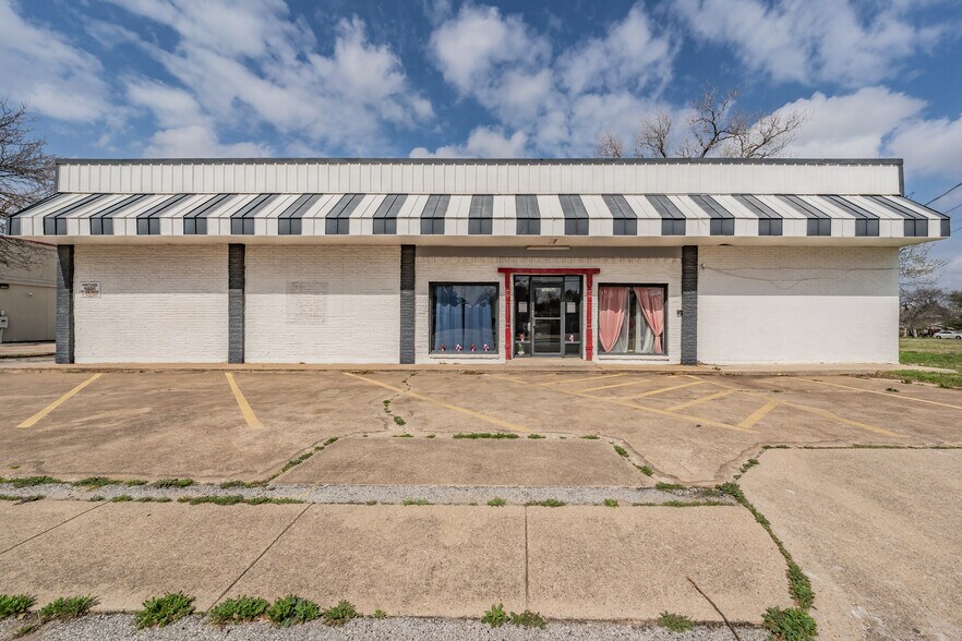 More Photos Of 7235 Glenview Dr, Richland Hills Office For Sale