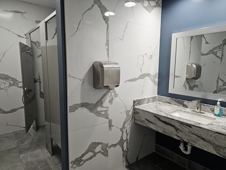More Photos Of 800 Tully Rd, Houston Office For Sale