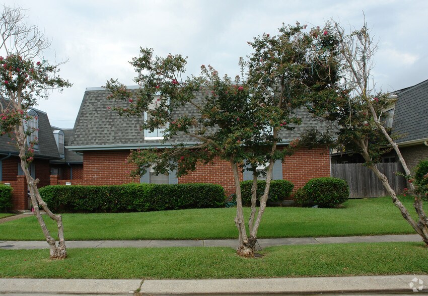 Primary Photo Of 3008 Houma Blvd, Metairie Apartments For Sale