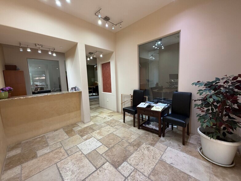 More Photos Of 7336 E Deer Valley Rd, Scottsdale Office For Sale