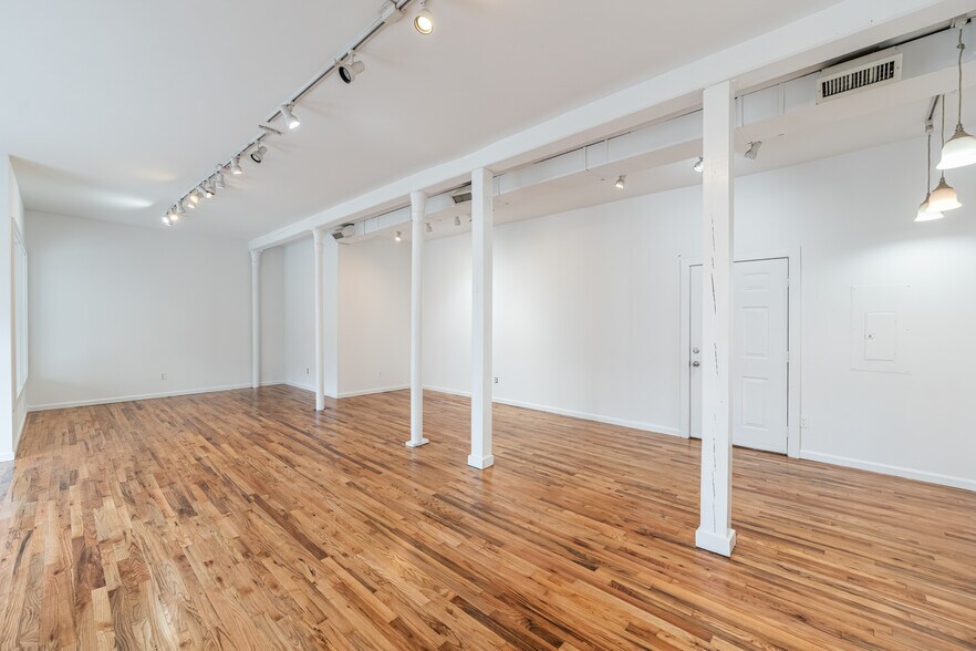 More Photos Of 123 Main St, Greenport Storefront Retail Residential For Lease