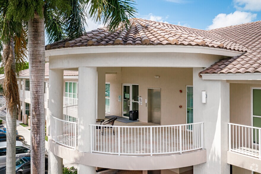 More Photos Of 5220 S University Dr, Davie Office For Lease